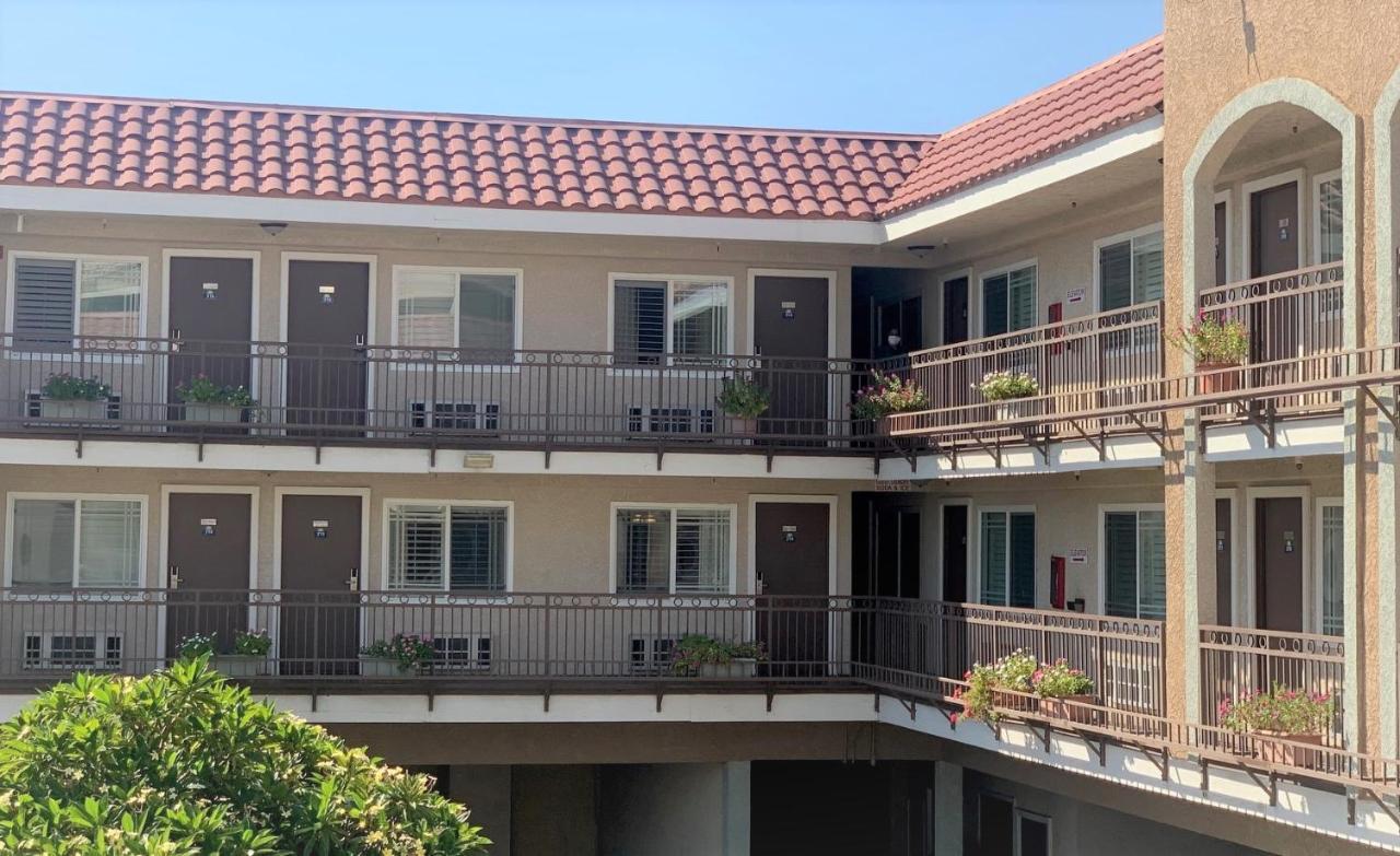 Days Inn By Wyndham Alhambra Ca Exterior photo