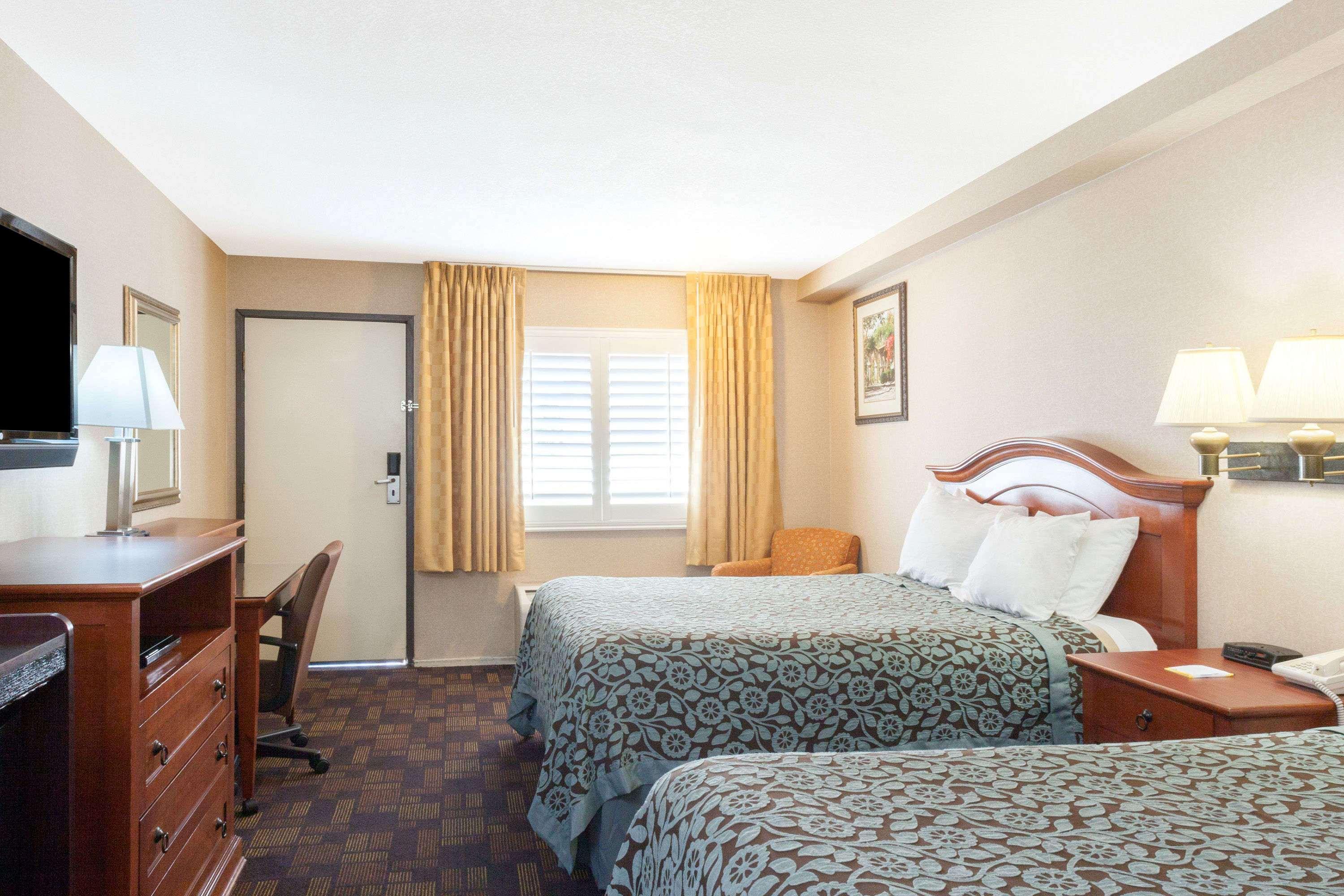 Days Inn By Wyndham Alhambra Ca Exterior photo