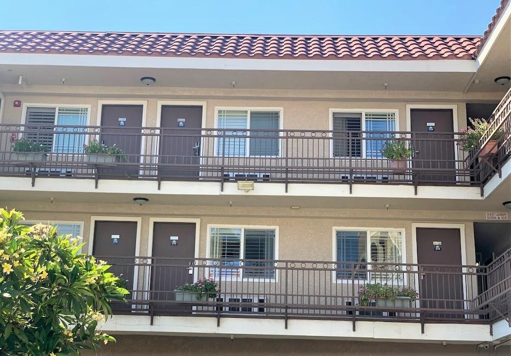 Days Inn By Wyndham Alhambra Ca Exterior photo
