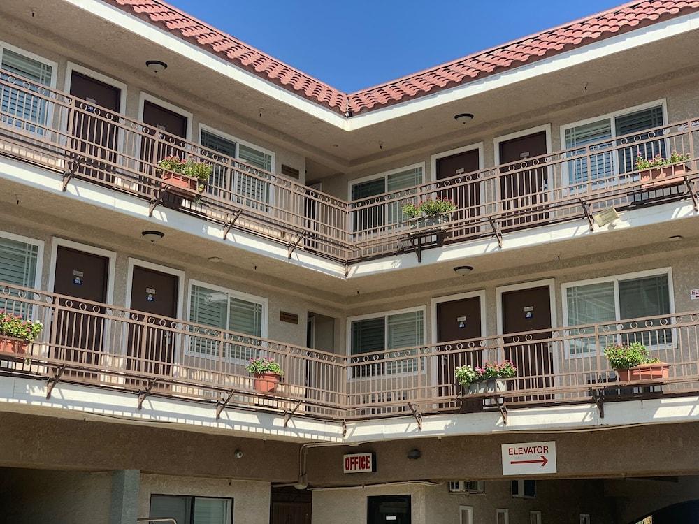 Days Inn By Wyndham Alhambra Ca Exterior photo