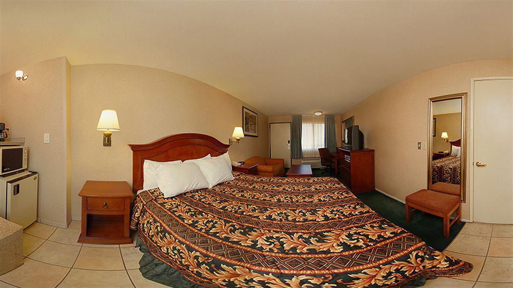 Days Inn By Wyndham Alhambra Ca Exterior photo